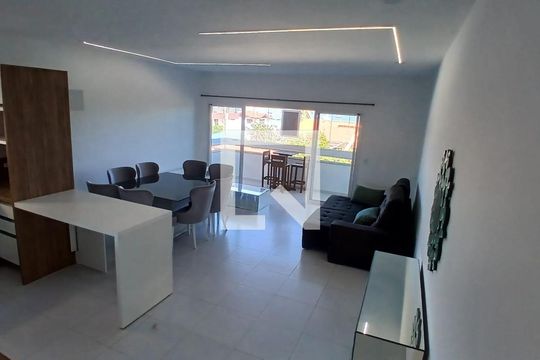 Sala de apartamento para alugar com 3 quartos, 104m² em Canasvieiras, Florianópolis