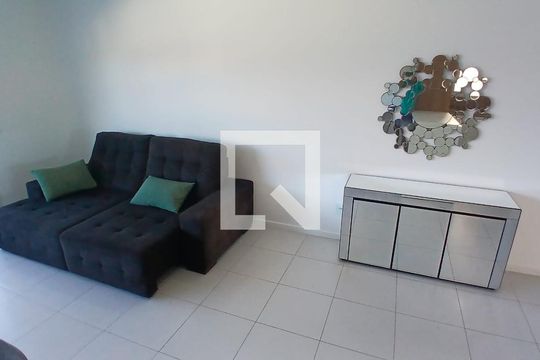 Sala de apartamento para alugar com 3 quartos, 104m² em Canasvieiras, Florianópolis