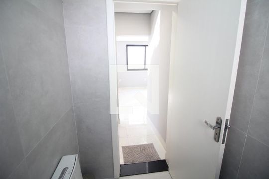 Banheiro 1 de casa à venda com 4 quartos, 330m² em Industrial, Contagem