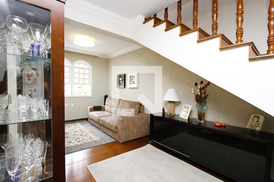 Sala de casa à venda com 3 quartos, 220m² em Nova Suíça, Belo Horizonte