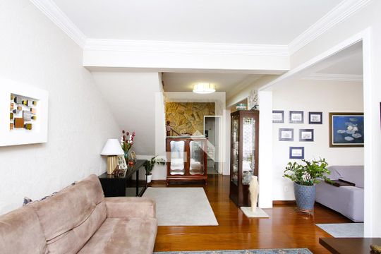 Sala de casa à venda com 3 quartos, 220m² em Nova Suíça, Belo Horizonte