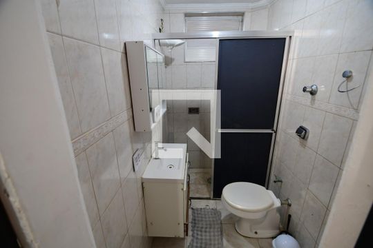 Banheiro de kitnet/studio para alugar com 1 quarto, 51m² em Botafogo, Campinas