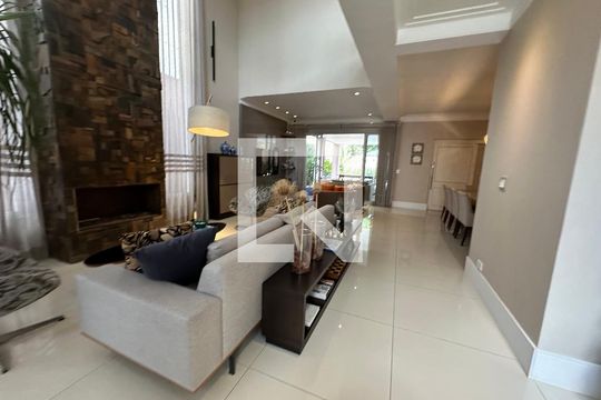 Sala de casa de condomínio à venda com 3 quartos, 498m² em Centro Comercial Jubran, Barueri