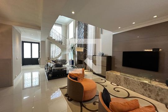 Sala de casa de condomínio à venda com 3 quartos, 498m² em Centro Comercial Jubran, Barueri