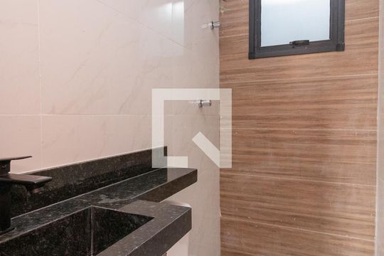 Banheiro da Suíte 1 de casa à venda com 2 quartos, 85m² em Vila Nhocuné, São Paulo