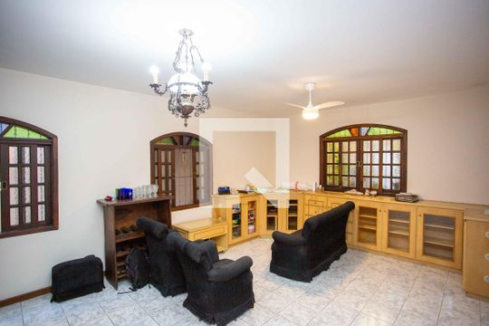 Sala de TV de casa à venda com 4 quartos, 230m² em Centro, Diadema