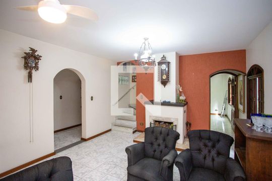 Sala de TV de casa à venda com 4 quartos, 230m² em Centro, Diadema