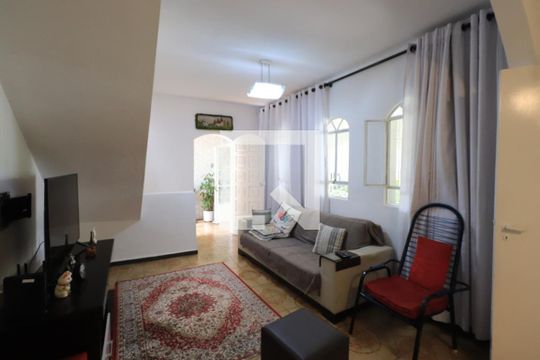 Sala de casa à venda com 4 quartos, 160m² em Vila Carrão, São Paulo