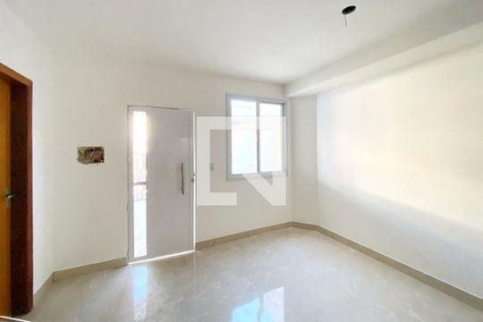 Sala de casa à venda com 3 quartos, 125m² em Santa Efigênia, Belo Horizonte