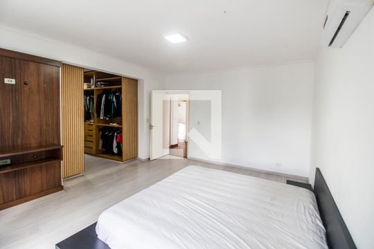 Suíte master de casa de condomínio para alugar com 4 quartos, 387m² em Alphaville, Santana de Parnaíba