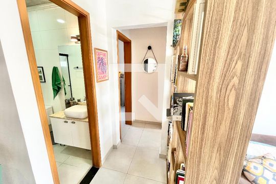 Corredor de apartamento à venda com 2 quartos, 86m² em Santa Teresinha, São Paulo