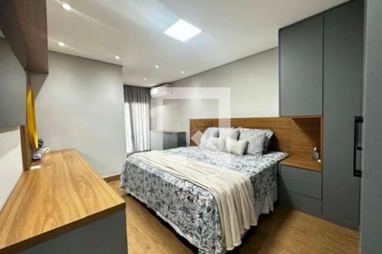 Casa à venda com 4 quartos, 190m² em Vila Carrão, São Paulo