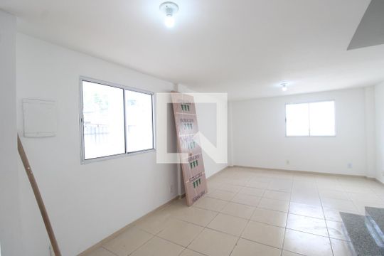 Casa de Condomínio para alugar com 3 quartos, 75m² em Taquara, Rio de Janeiro