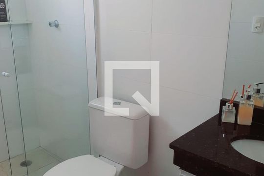 Banheiro de casa de condomínio à venda com 2 quartos, 78m² em Vila Granada, São Paulo