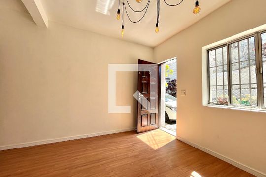 Sala de casa à venda com 3 quartos, 100m² em Vila Guarani (zona Sul), São Paulo