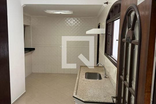 Cozinha de apartamento para alugar com 1 quarto, 50m² em Associacao Sobradinho, São Paulo