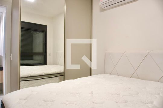 Quarto 1 de apartamento para alugar com 2 quartos, 65m² em Lourdes, Belo Horizonte