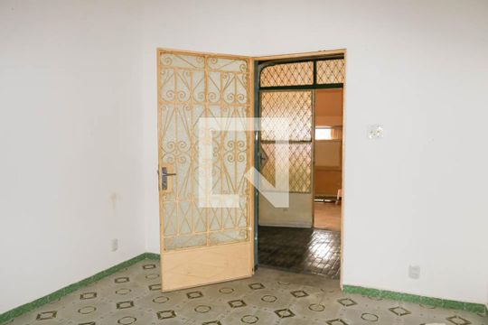 Sala de casa à venda com 2 quartos, 112m² em Cavalcanti, Rio de Janeiro