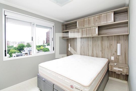 Quarto 1 de apartamento para alugar com 2 quartos, 72m² em Santana, Porto Alegre