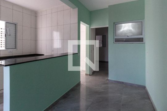 Sala de casa para alugar com 2 quartos, 60m² em Jardim Presidente Dutra, Guarulhos