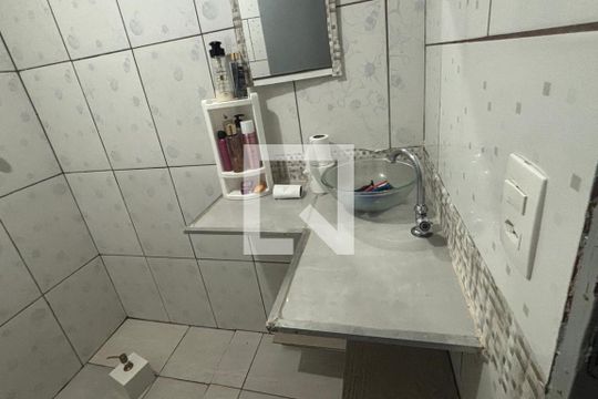 Banheiro casa 1  de casa à venda com 4 quartos, 50m² em Conjunto Habitacional Calux, São Bernardo do Campo