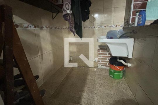Área serviço casa 1  de casa à venda com 4 quartos, 50m² em Conjunto Habitacional Calux, São Bernardo do Campo