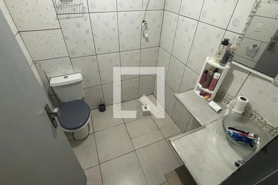 Banheiro casa 1  de casa à venda com 4 quartos, 50m² em Conjunto Habitacional Calux, São Bernardo do Campo
