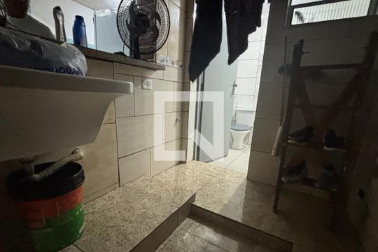 Área serviço casa 1  de casa à venda com 4 quartos, 50m² em Conjunto Habitacional Calux, São Bernardo do Campo