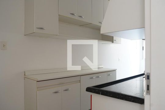 Cozinha de apartamento para alugar com 2 quartos, 58m² em Jardim Sao Judas Tadeu, Guarulhos