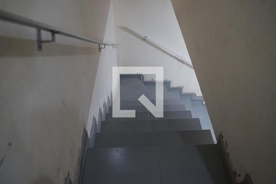 Escada de casa à venda com 2 quartos, 250m² em Jardim Santa Ines, Guarulhos