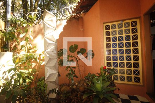 jardins de casa à venda com 4 quartos, 267m² em Serra, Belo Horizonte