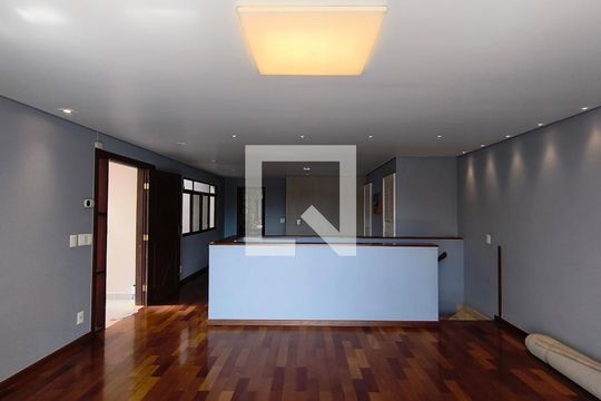 Sala de casa para alugar com 3 quartos, 220m² em Vila Mariana, São Paulo