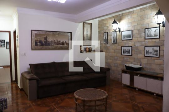 Sala de casa à venda com 4 quartos, 205m² em Jardim Santa Adelia, São Paulo