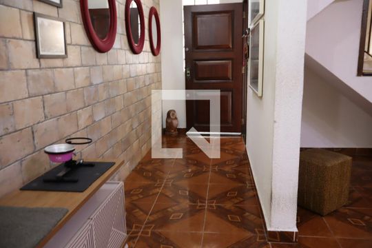 Casa à venda com 4 quartos, 205m² em Jardim Santa Adelia, São Paulo