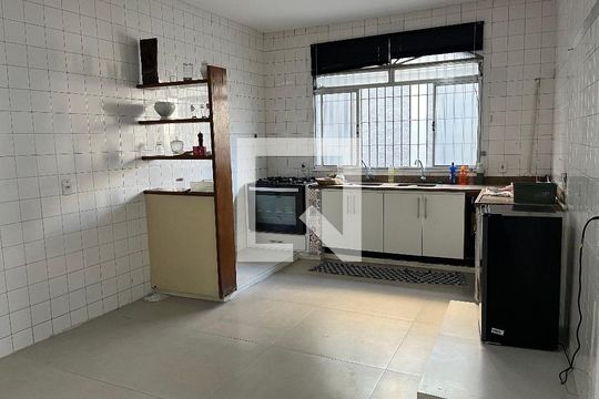 Casa de Condomínio para alugar com 4 quartos, 600m² em Vargem Pequena, Rio de Janeiro