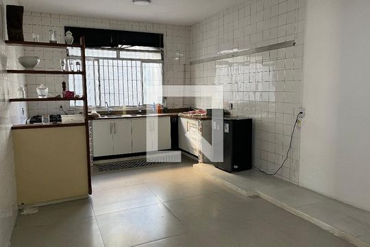 Casa de Condomínio para alugar com 4 quartos, 600m² em Vargem Pequena, Rio de Janeiro