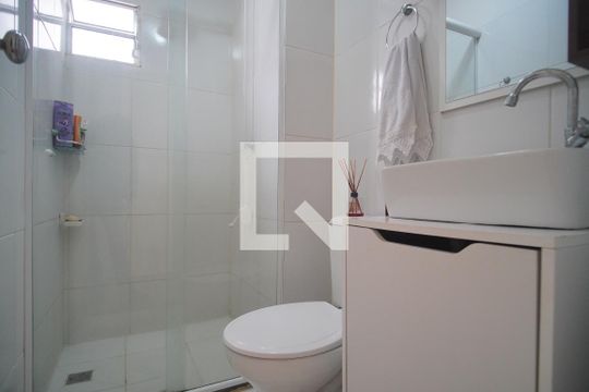 Banheiro de apartamento à venda com 2 quartos, 60m² em Santos Dumont, São Leopoldo