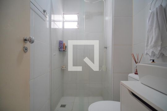 Banheiro de apartamento à venda com 2 quartos, 60m² em Santos Dumont, São Leopoldo