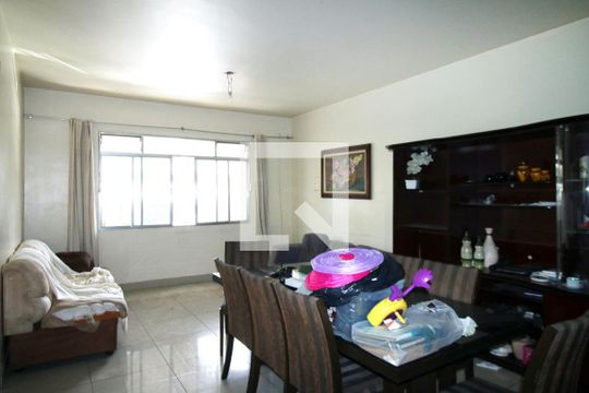 Sala de casa à venda com 4 quartos, 230m² em Penha Circular, Rio de Janeiro