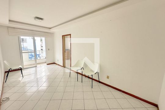 Sala de TV de apartamento para alugar com 2 quartos, 63m² em Praia Comprida, São José