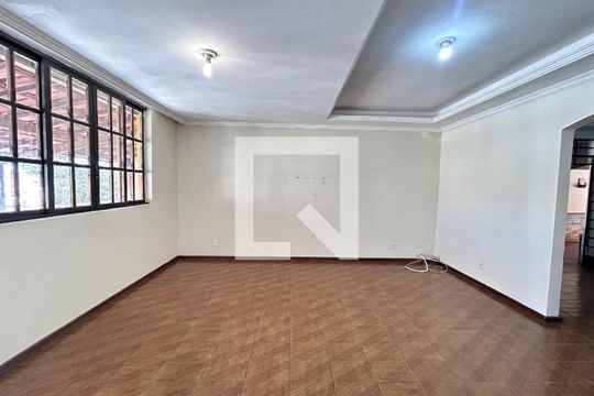 Casa para alugar com 3 quartos, 220m² em Acaiaca, Belo Horizonte