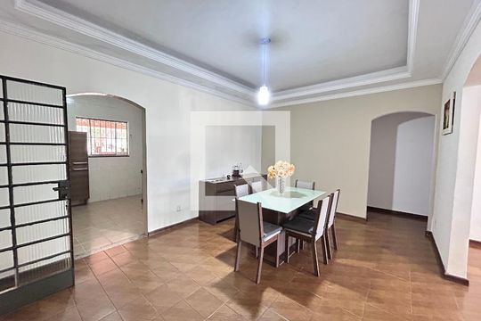 Casa para alugar com 3 quartos, 220m² em Acaiaca, Belo Horizonte