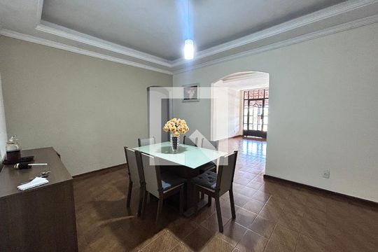 Casa para alugar com 3 quartos, 220m² em Acaiaca, Belo Horizonte