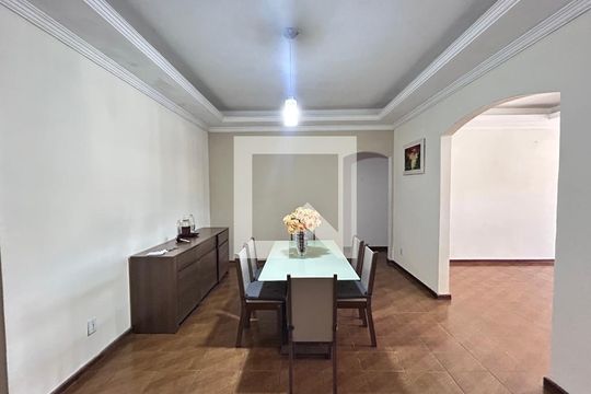 Casa para alugar com 3 quartos, 220m² em Acaiaca, Belo Horizonte
