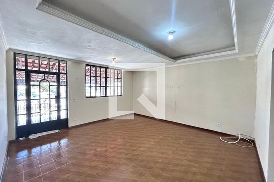 Casa para alugar com 3 quartos, 220m² em Acaiaca, Belo Horizonte