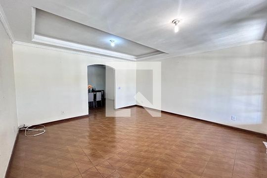 Casa para alugar com 3 quartos, 220m² em Acaiaca, Belo Horizonte
