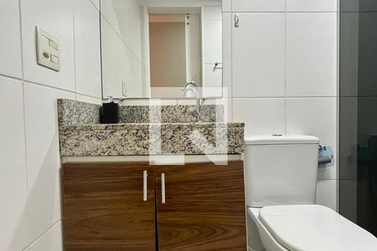 Banheiro de apartamento à venda com 1 quarto, 45m² em Jardim Nova Europa, Campinas