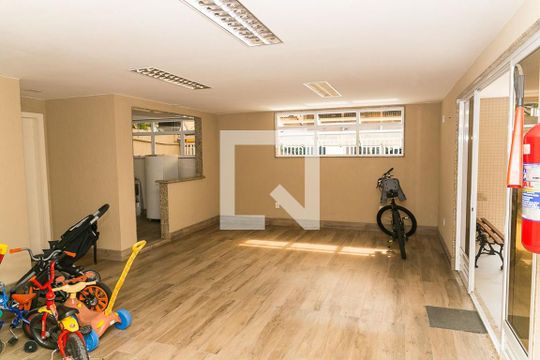 Sala de apartamento para alugar com 4 quartos, 200m² em Jardim Guanabara, Rio de Janeiro