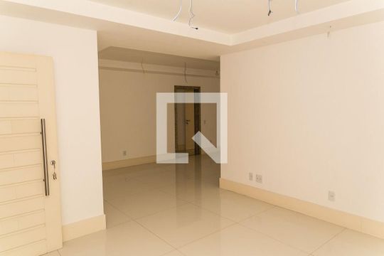 Sala de apartamento para alugar com 4 quartos, 200m² em Jardim Guanabara, Rio de Janeiro