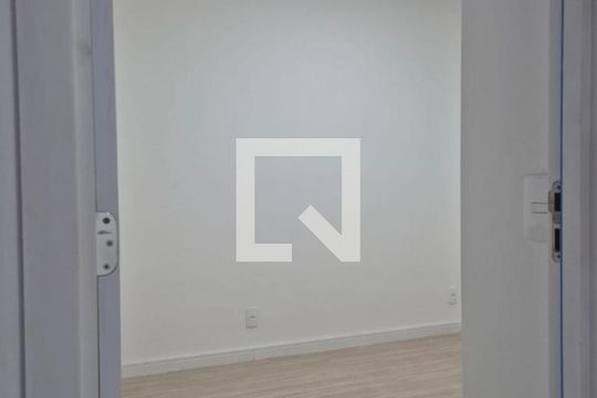 Quarto de apartamento para alugar com 2 quartos, 39m² em Boaçava, São Paulo